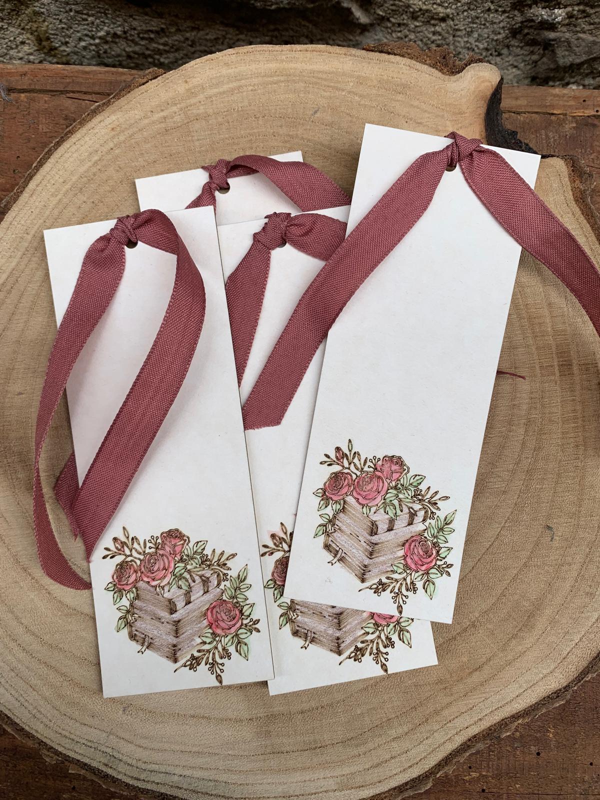 Punt de llibre roses – Un detall únic per als amants de la lectura - Imagen 2